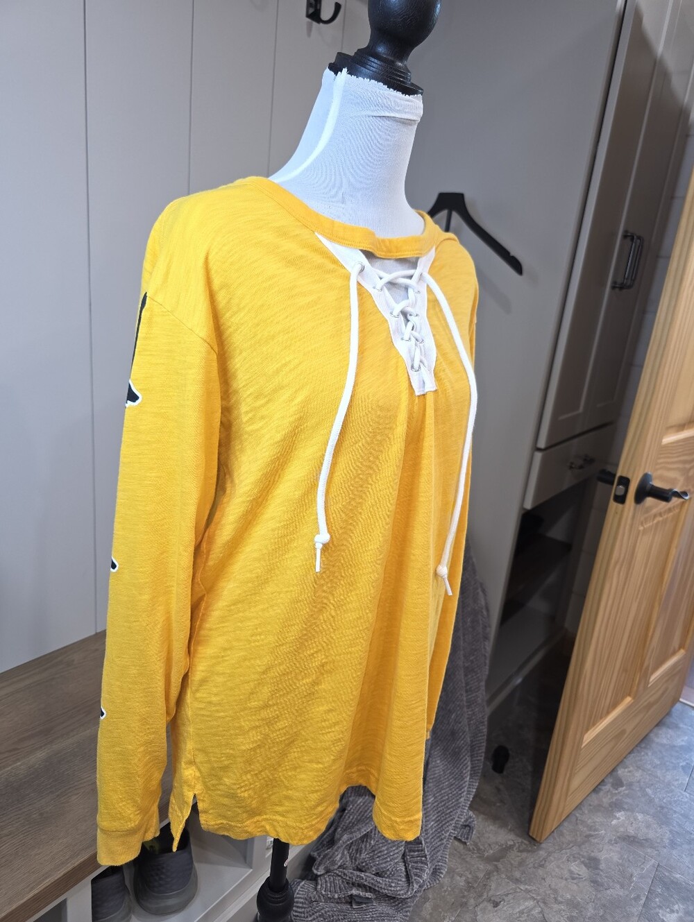PINK Victoria's Secret Yellow Knit Tee Black And Yellow Womans Size Medium